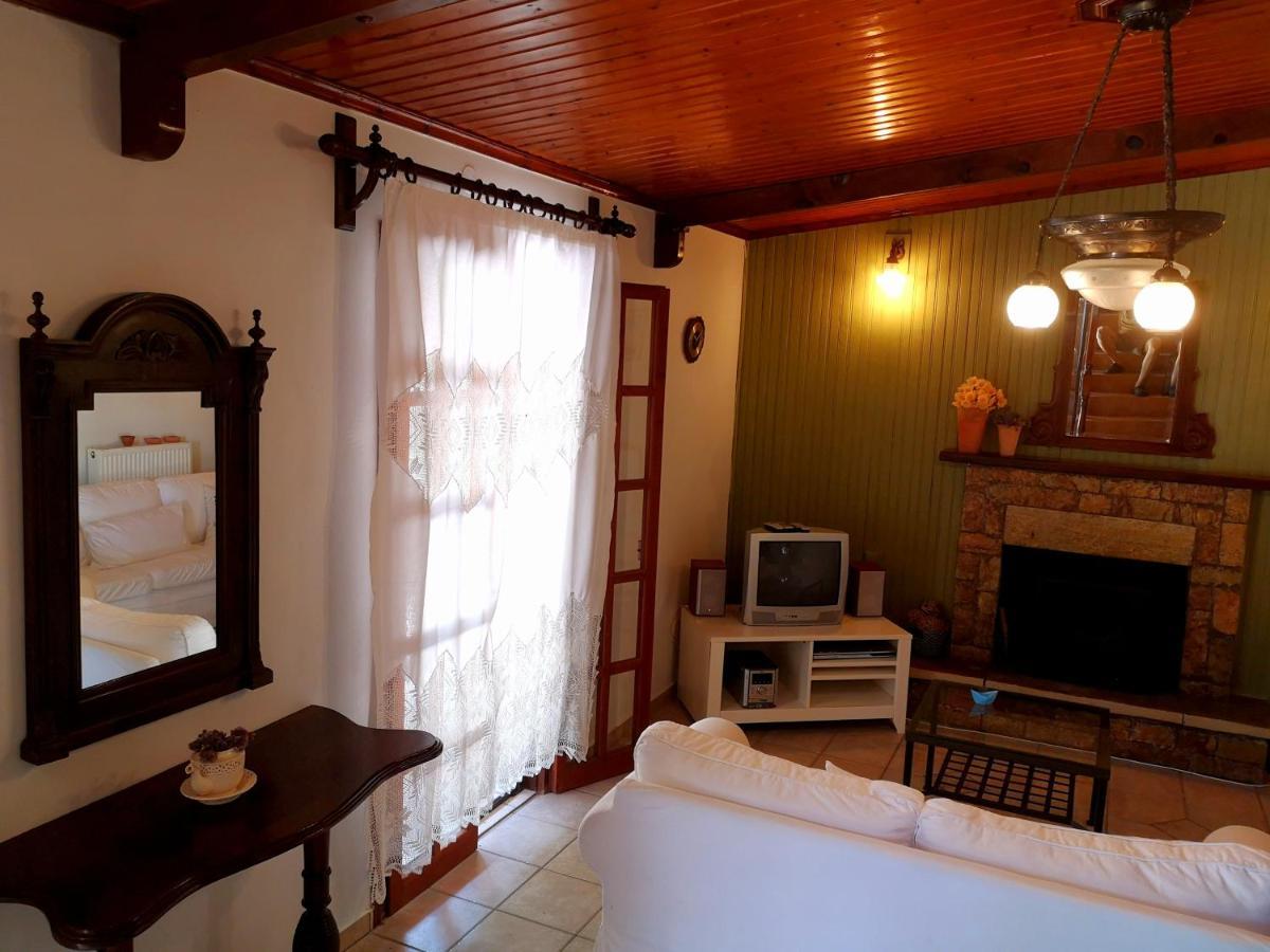Villa Lena Entire Cottage Kalamaki  Bagian luar foto