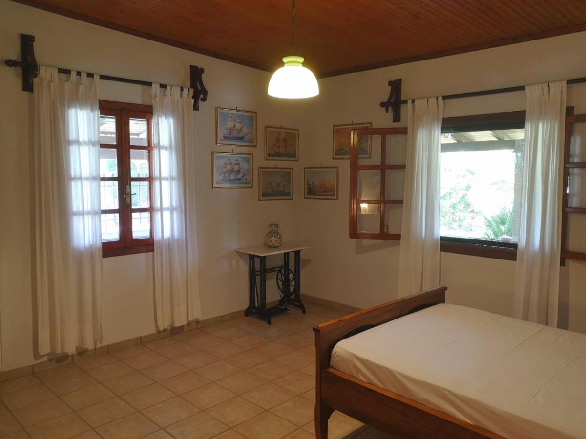 Villa Lena Entire Cottage Kalamaki  Bagian luar foto